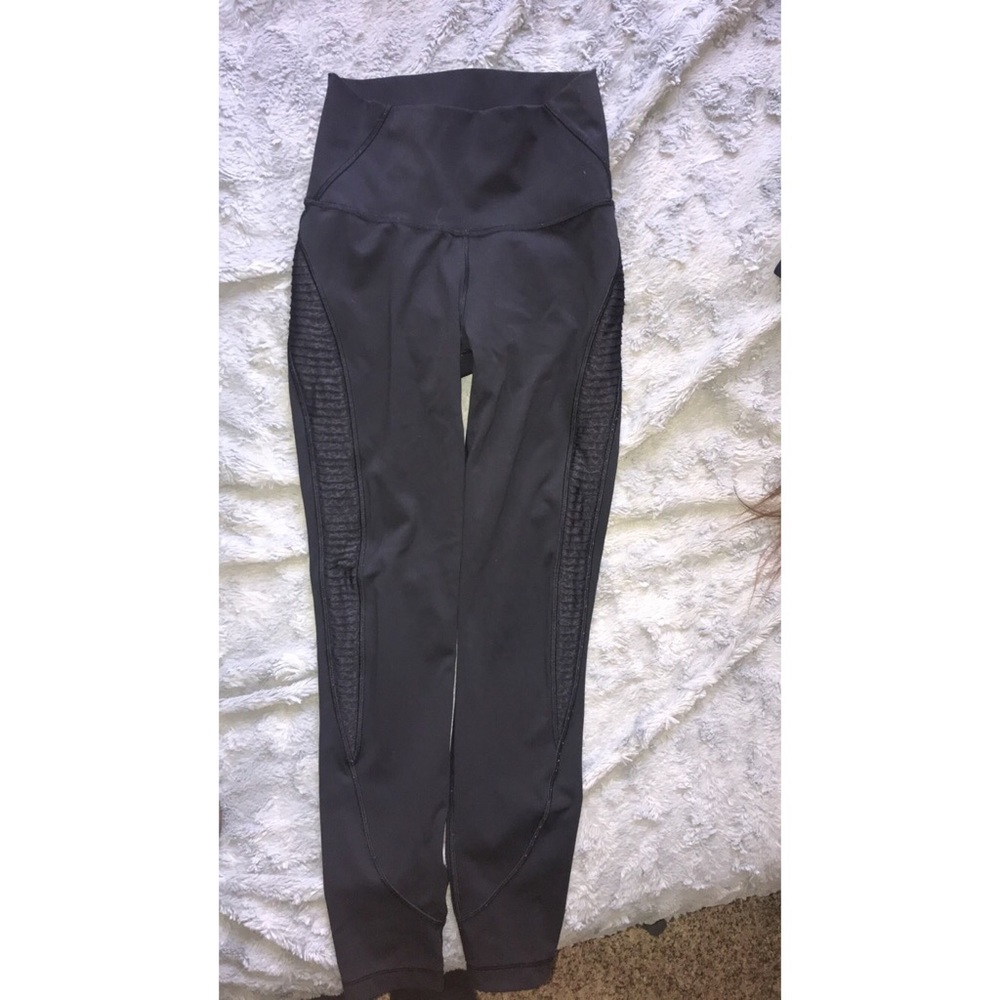 Black LIMITED EDITION SIDE DETAIL Lululemons❤️